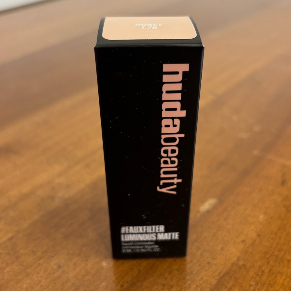 Huda Beauty FauxFilter Luminous Matte Foundation
